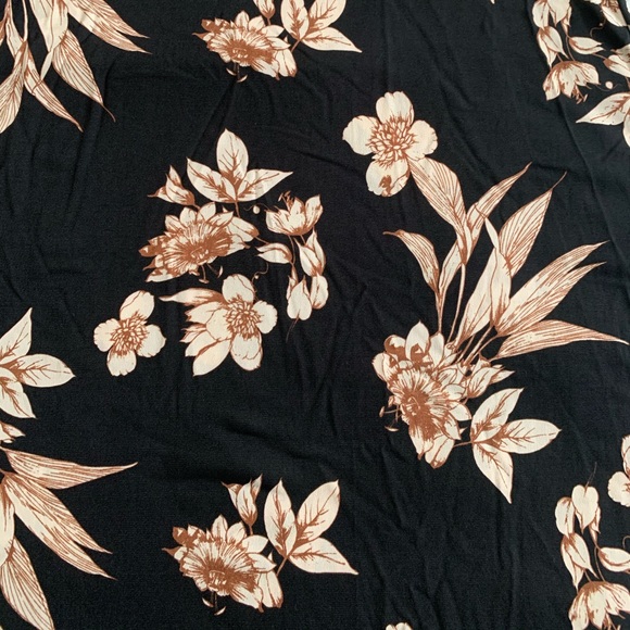 LuLaRoe Perfect T - Picture 2 of 5